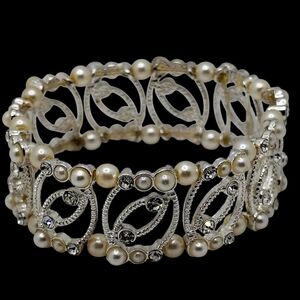 Elegant Silver and Pearl Bracelet